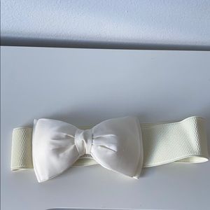 Ivory bow belt